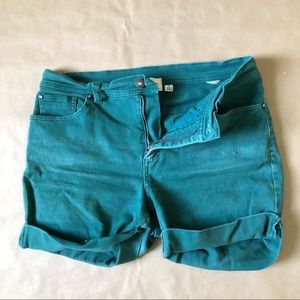 WOMENS SHORTS SIZE 12